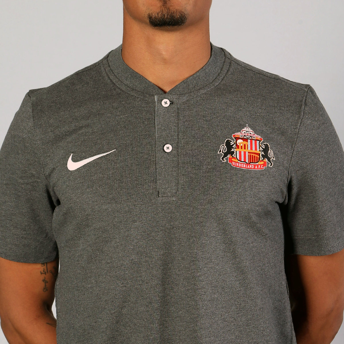 Buy the 21-22 Nike Travel Polo online at Sunderland AFC Store