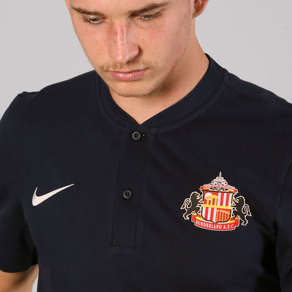 Buy the 21-22 Nike Travel Polo online at Sunderland AFC Store
